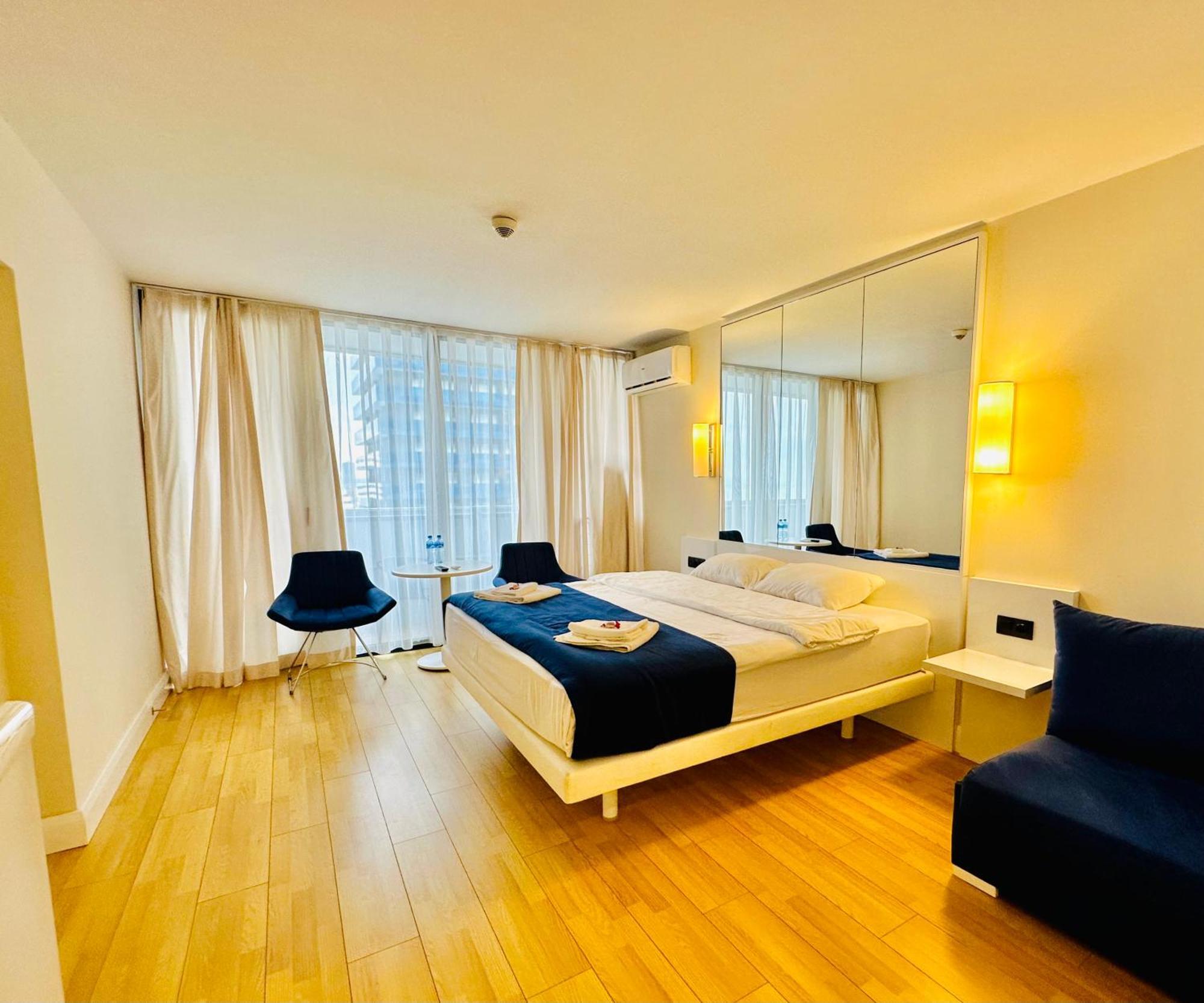 Stunning Sunsets In Orbi Appartement